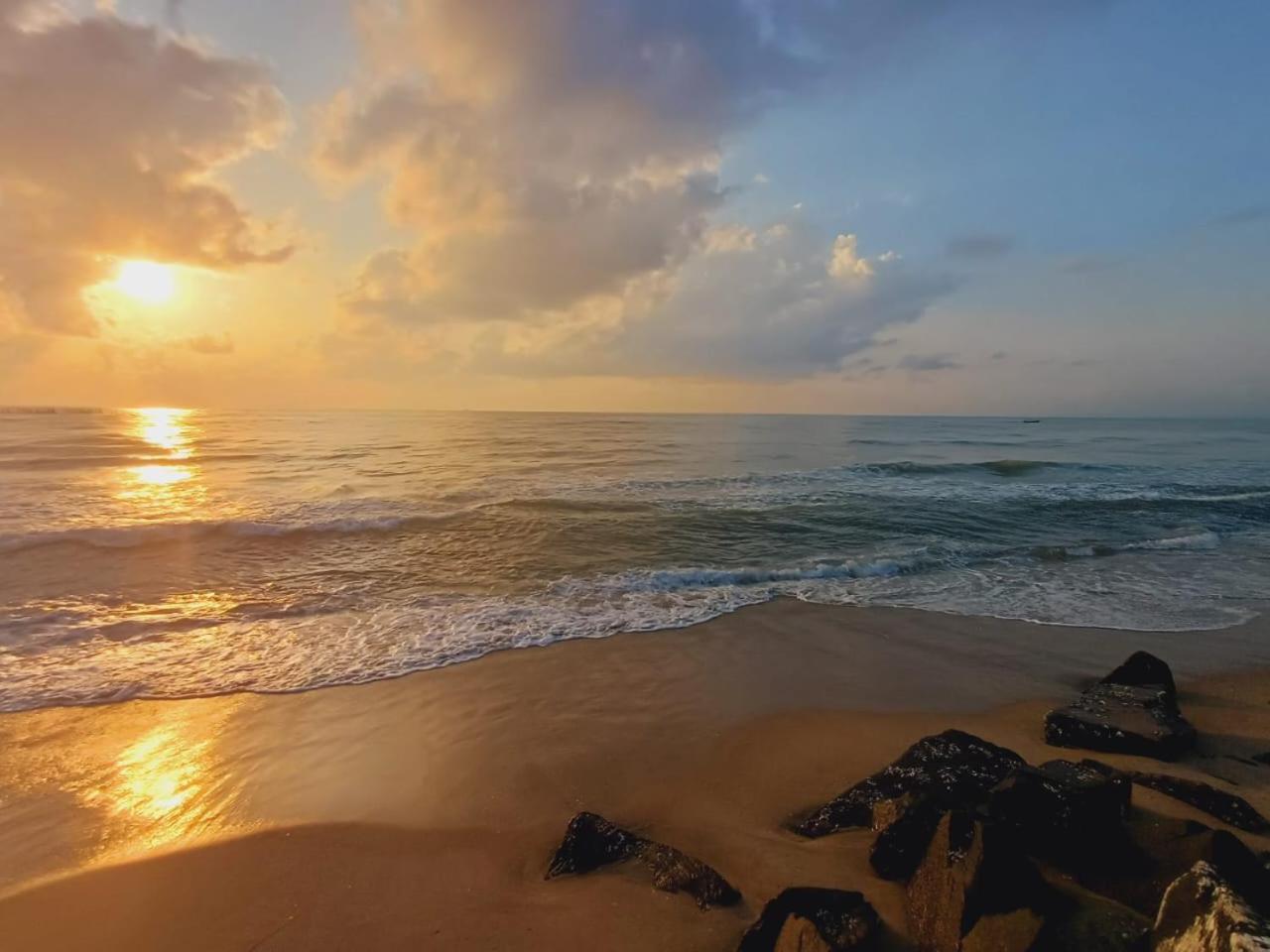 Dream Promenade Beach View بونديتْشيري المظهر الخارجي الصورة