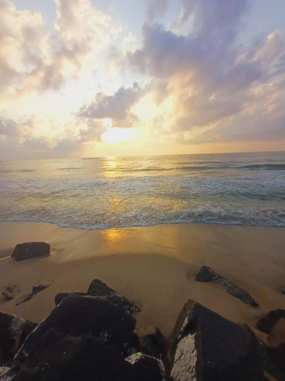 Dream Promenade Beach View بونديتْشيري المظهر الخارجي الصورة